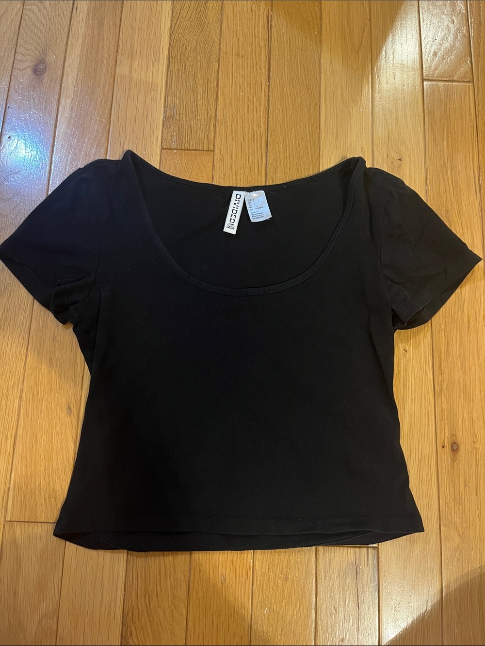Divided by H&M black fitted cropped baby tee